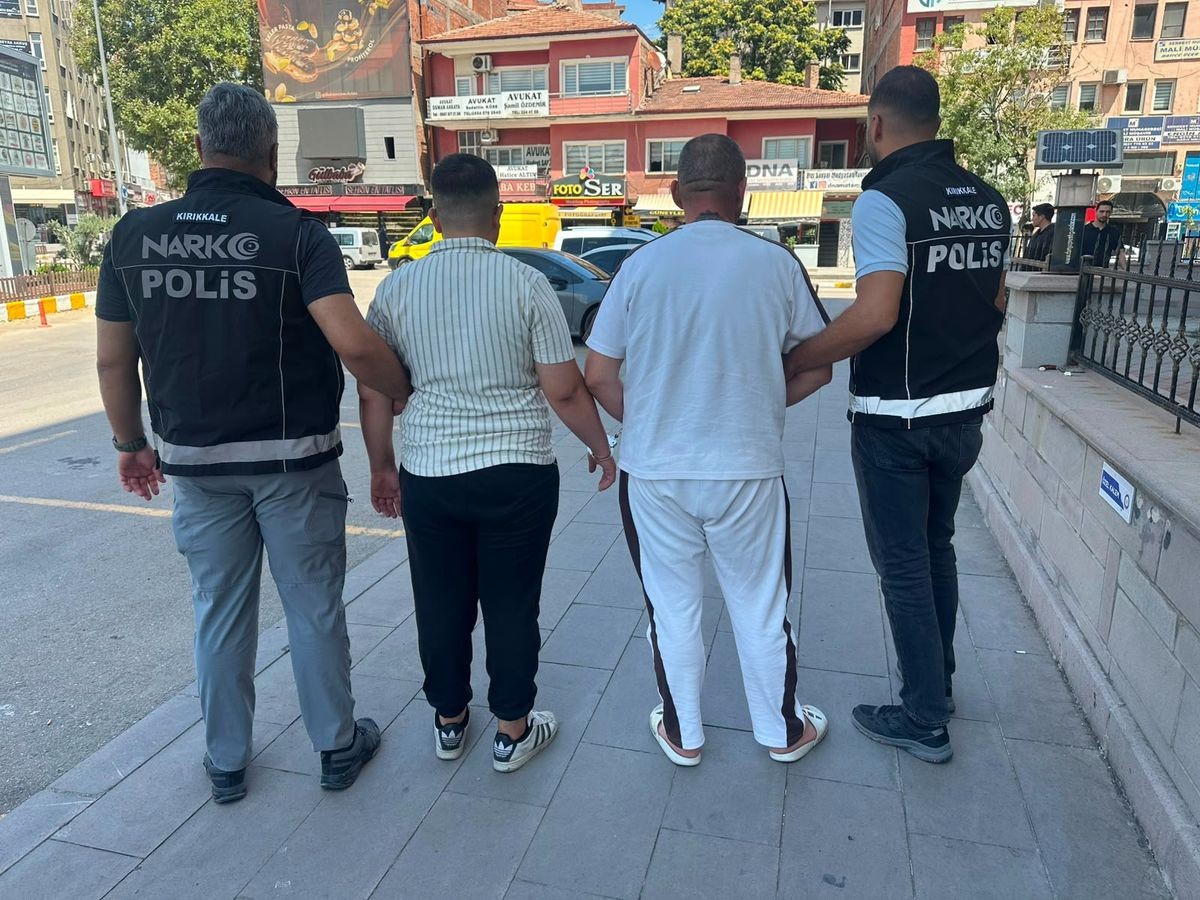 Kırıkkale’de Uyuşturucu Operasyonu: 2 Bin 762 Sentetik Hap Ele Geçirildi 2 Tutuklama - 1