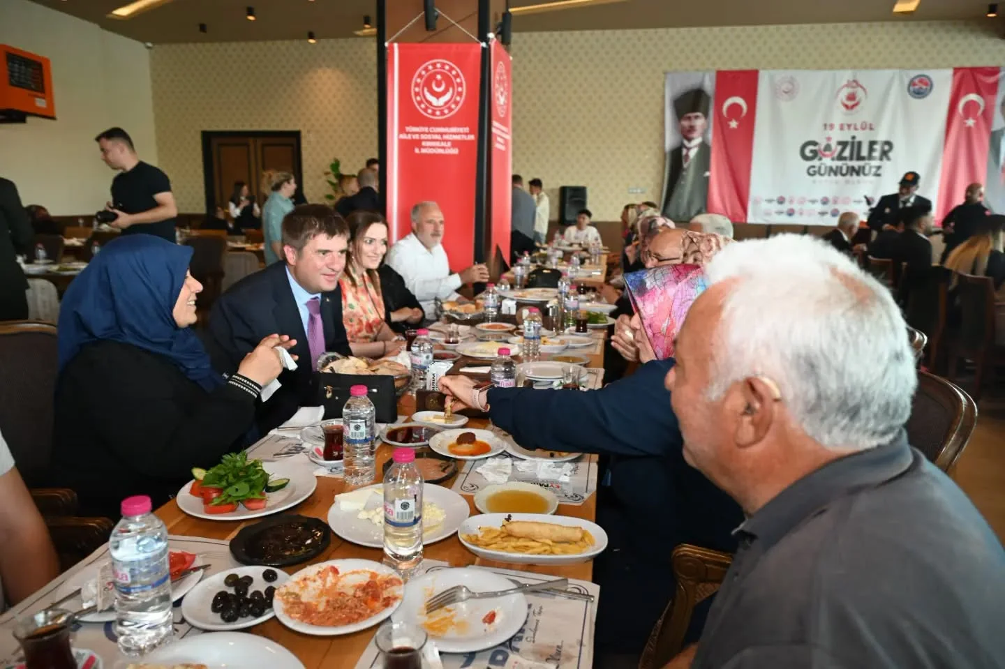 Vali Sarıibrahim, Şehit Aileleri ve Gazilerle Bir Araya Geldi - 2