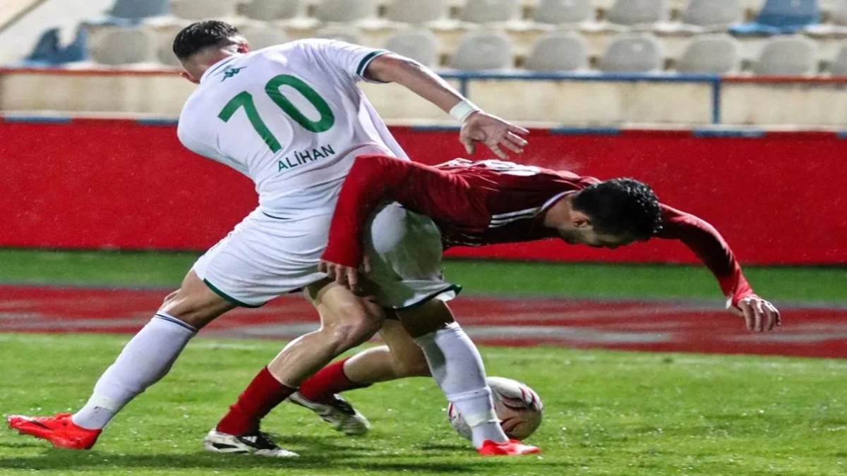 “Kırıkkale FK, 6 puanla ikinci sırada bulunan Mazıdağı Fosfat Spor’u ağırlıyor.”