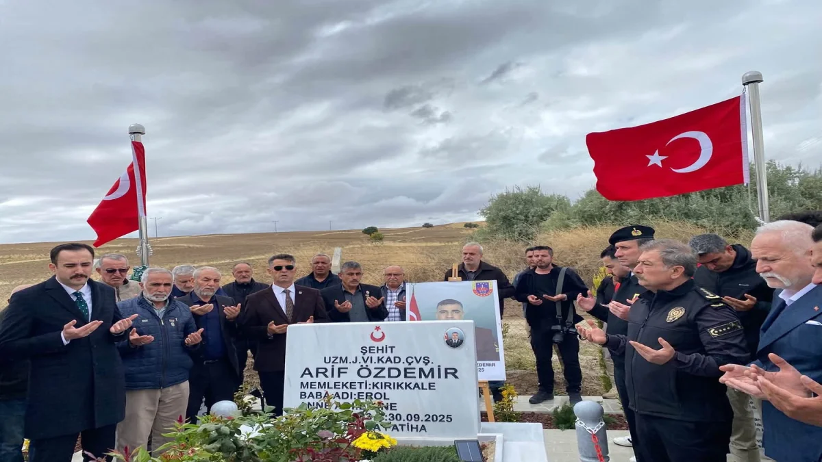 Şehit Arif Özdemir, kabri başında anıldı