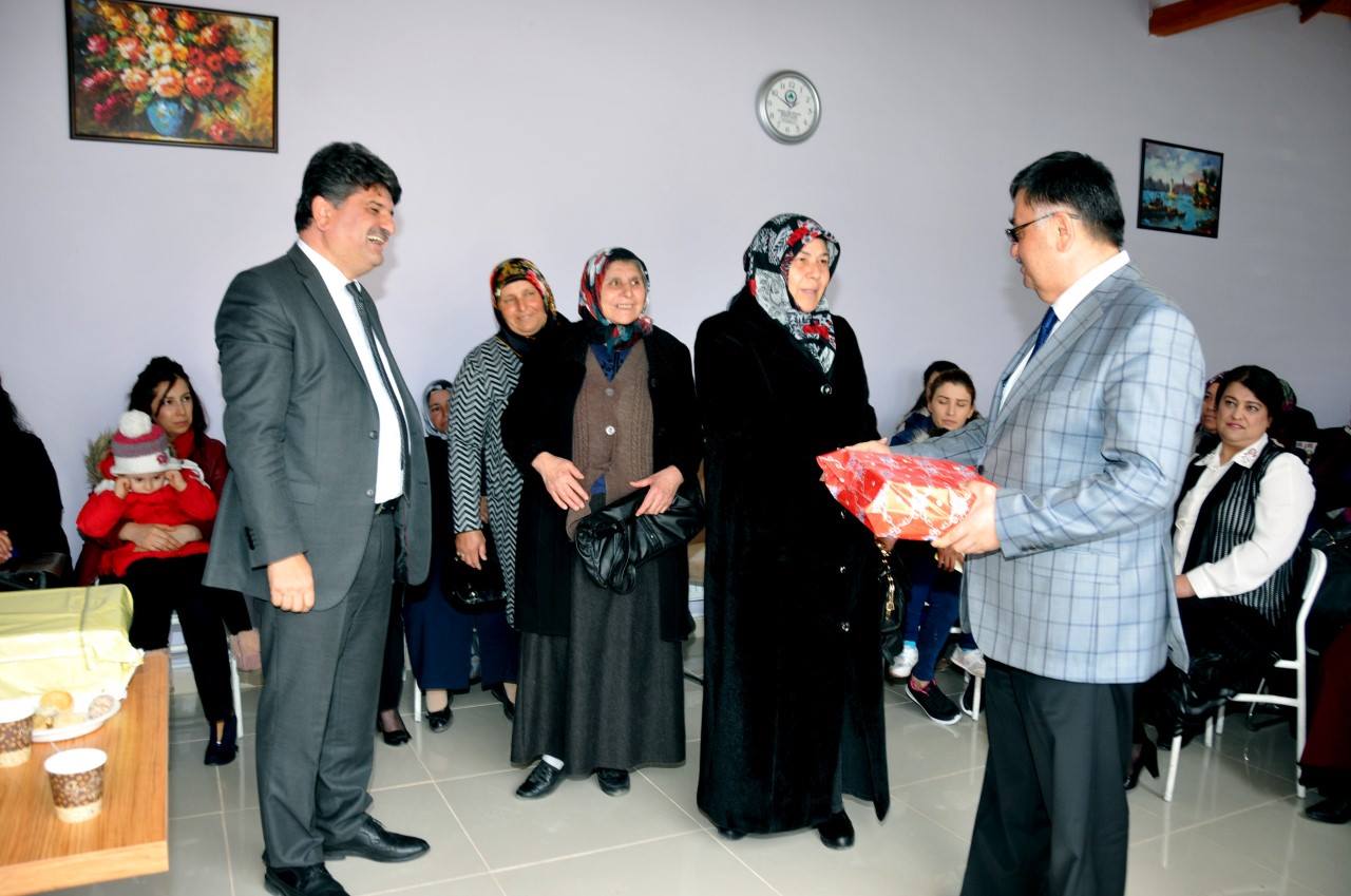 BAHŞILI’DA DÜNYA KADINLAR GÜNÜ KUTLANDI
