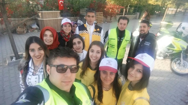 YAŞAMA YOL VER