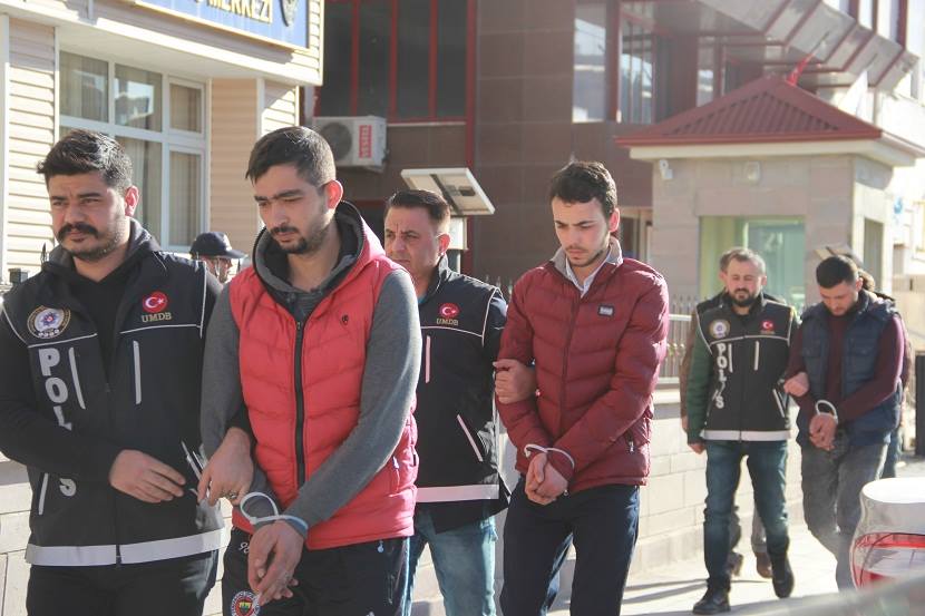 UYUŞTURUCU TACİRLERİ GÖZALTINA ALINDI