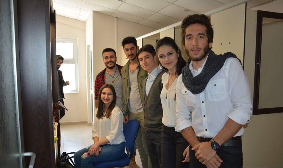 Salaklar Sofrası Kırdı Geçirdi