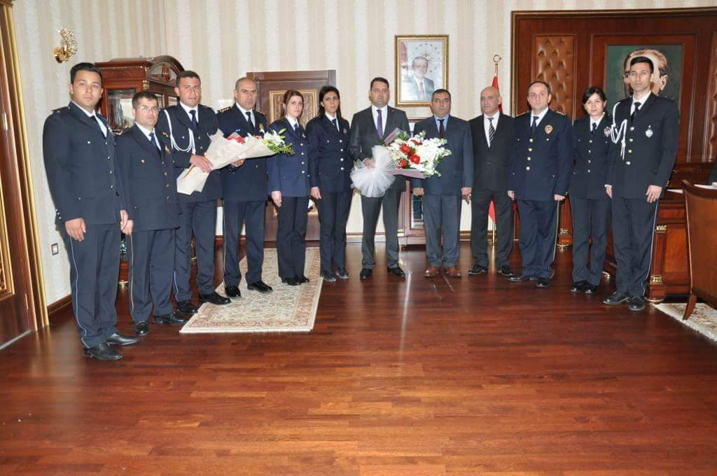 POLİSLER VALİ HAKTANKAÇMAZ’I ZİYARET ETTİLER