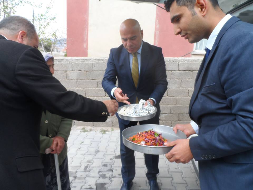 KİMSESİZLERE VAKIFTAN SICAK YEMEK