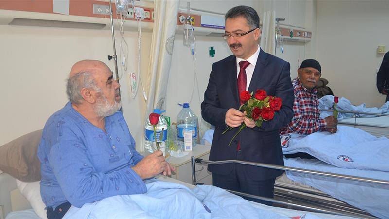 HASTALARI ZİYARET ETTİLER