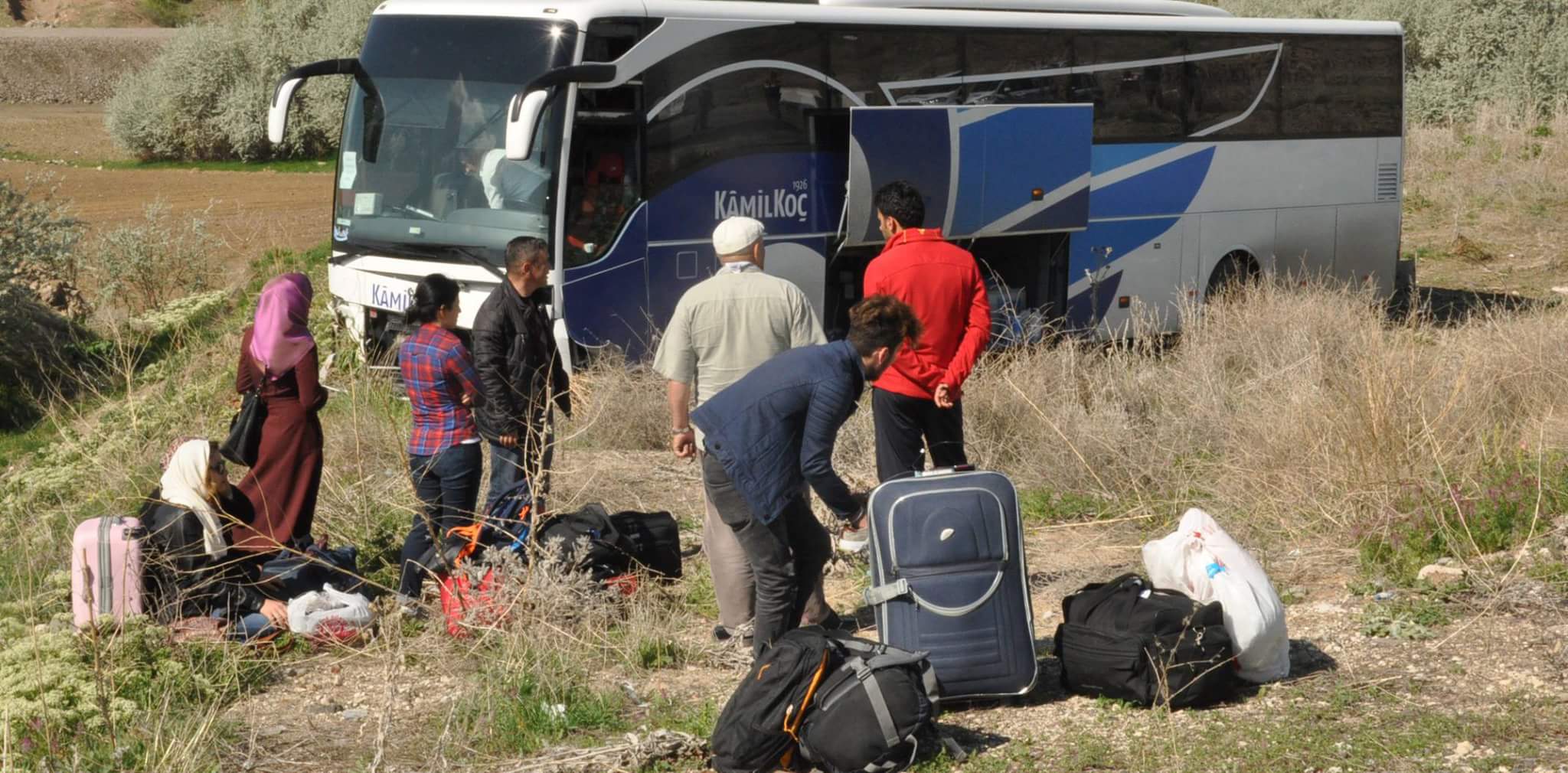 Otobüs Şarampole Devrildi