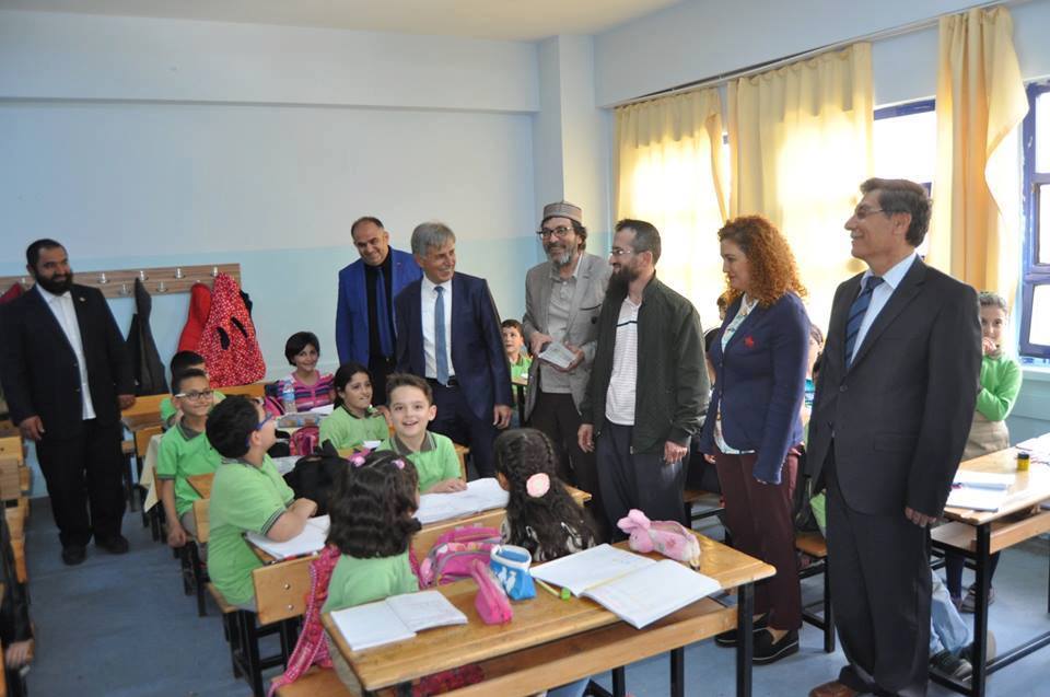 Merhamet Yüklü Gönüllerle Bir Damla Su