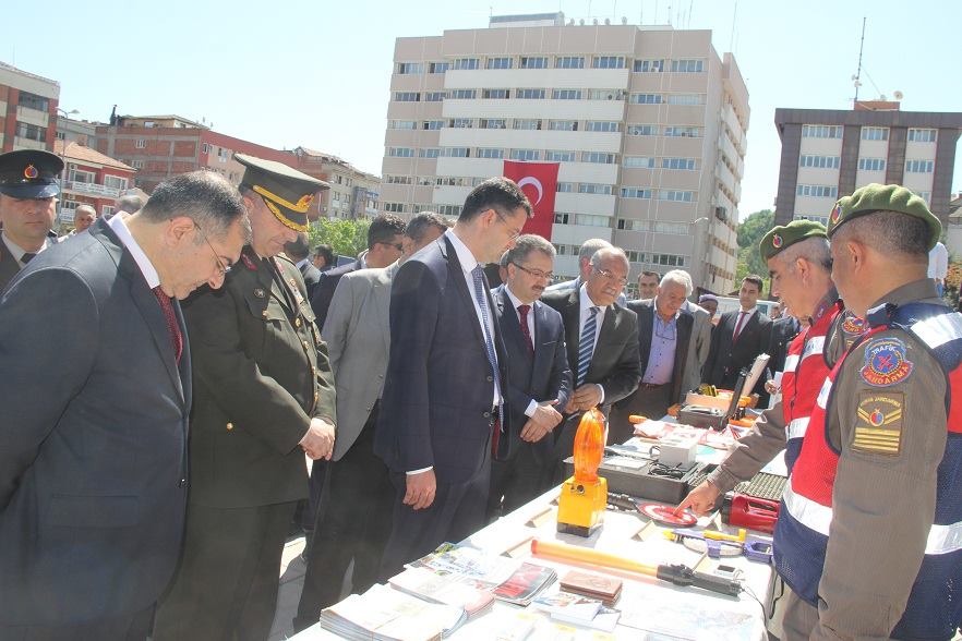 VALİ HAKTANKAÇMAZ ”TRAFİK KURALLARINA UYALIM”