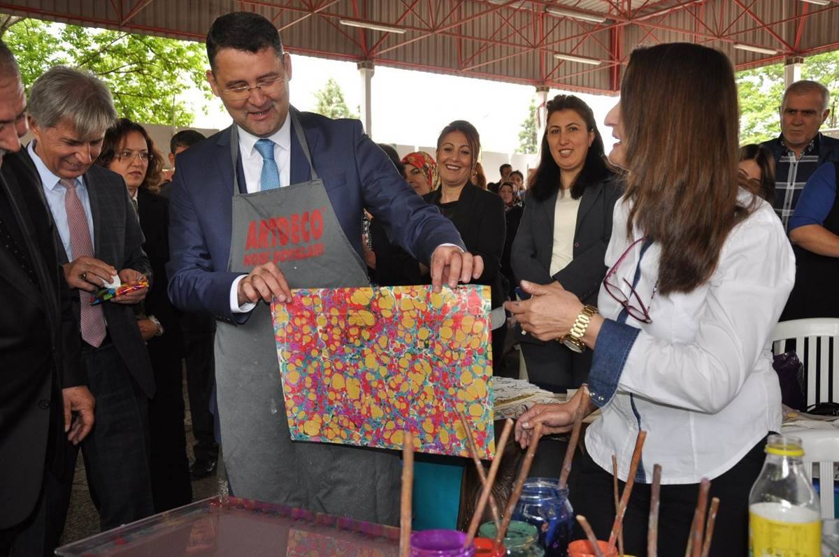 Vali Bey’den Ebru Çalışması