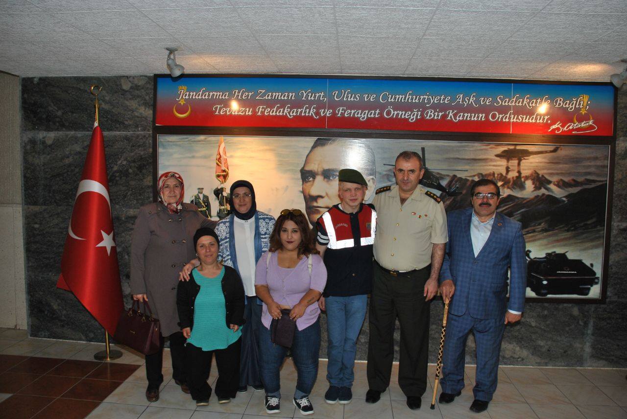 ENGELLİLER DERNEĞİNDEN JANDARMAYI ZİYARET