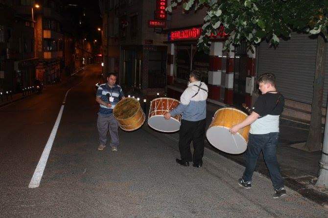 Sahura Davul Sesleri ile Uyanıldı
