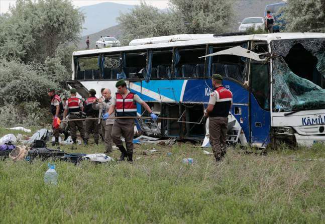 Otobüs Devrildi 8 Ölü 34 Yaralı