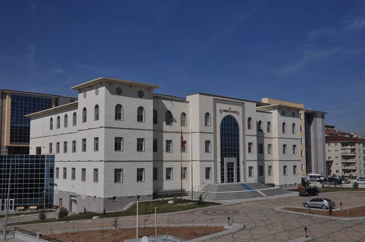 Bu “Alçak” Hemen Bulunmalıdır