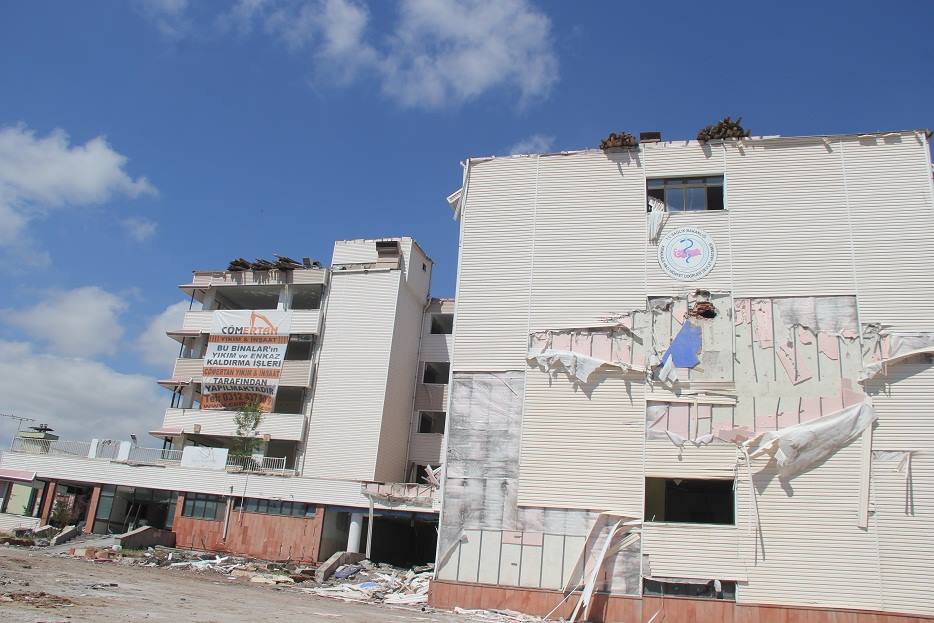 ESKİ SSK HASTANESİ YIKIMINA BAŞLANDI