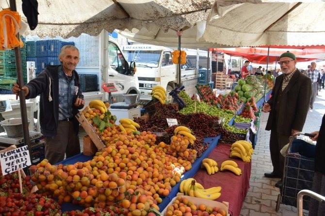 Yaz Meyveleri Tezgâhları Süslüyor
