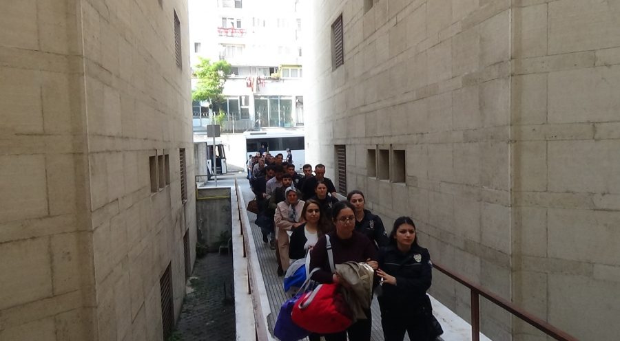 18 Polis,3 Polis Yakını Adliyeye Sevk Edildi