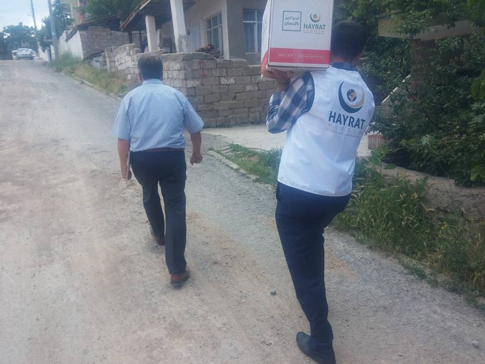 Hayrat Vakfı 25 Aileye Yardım Yaptı