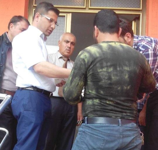 Suriyeli’leri 200 Koli Erzak Dağıtıldı