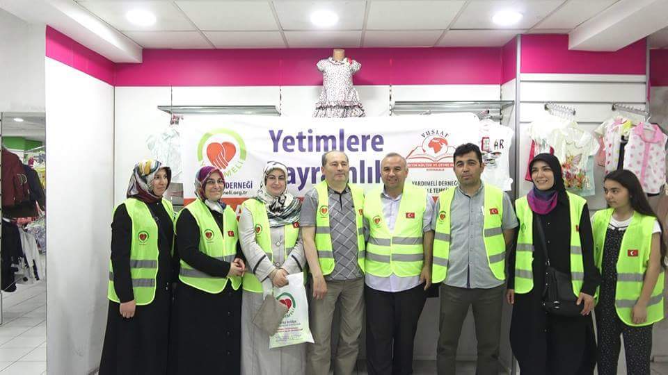 200 Yetim Çocuk Bayramlıklarına Kavuştu