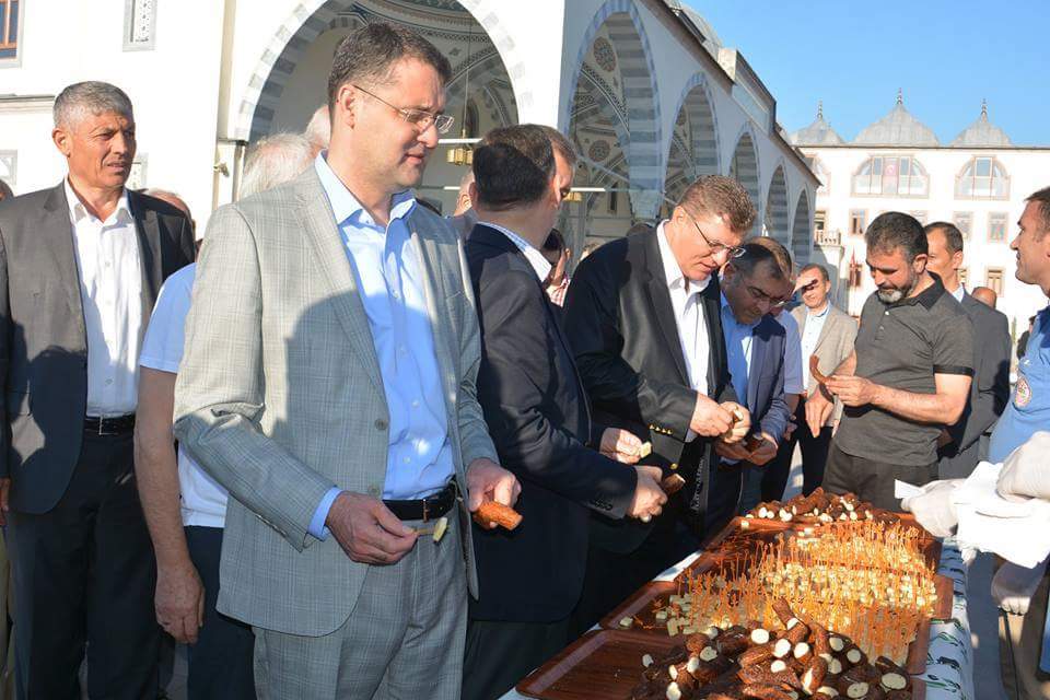 NUR CAMİİNDE BAYRAMLAŞMA