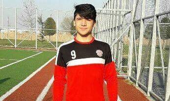 OYNADIĞI FUTBOLLA GÖZ DOLDURUYOR