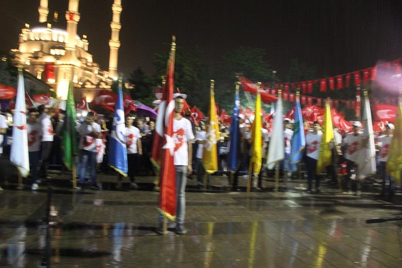Yağan Yağmur Nöbeti Engelleyemedi