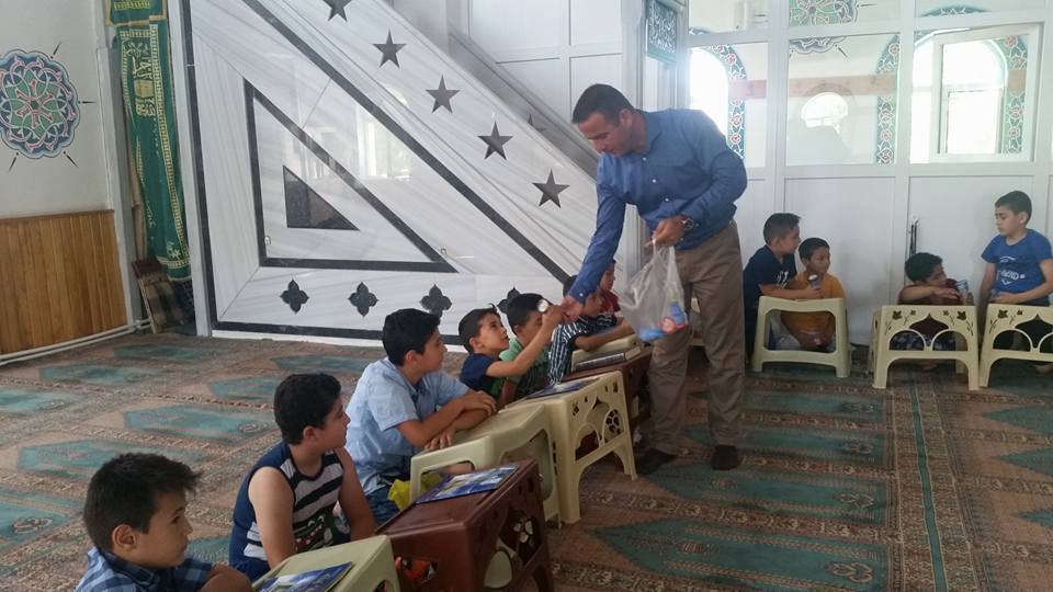 Muhtar Akbulut Çocukları Sevindirdi