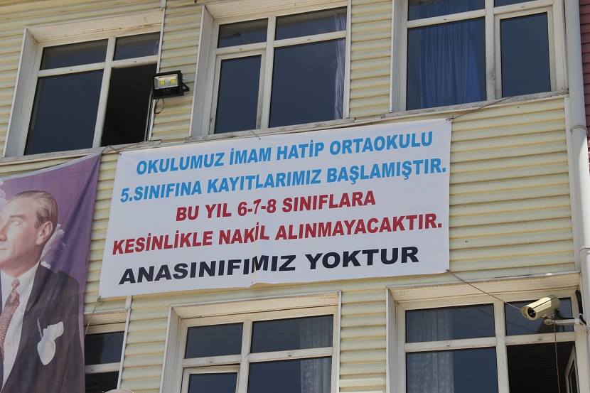 300 Metre Arayla 3 İmam Hatip Okulu