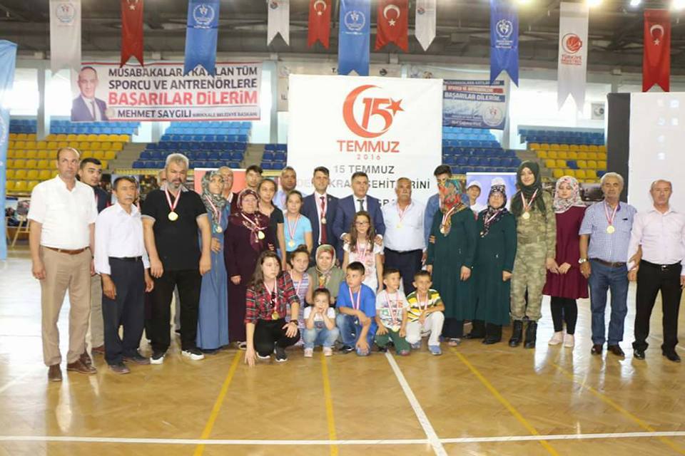 Şehit Akçadağ’ın Formasını Ünlü’ye Verdi