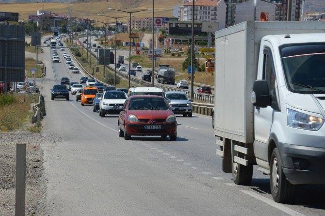 Tatilciler Yollara Düştü