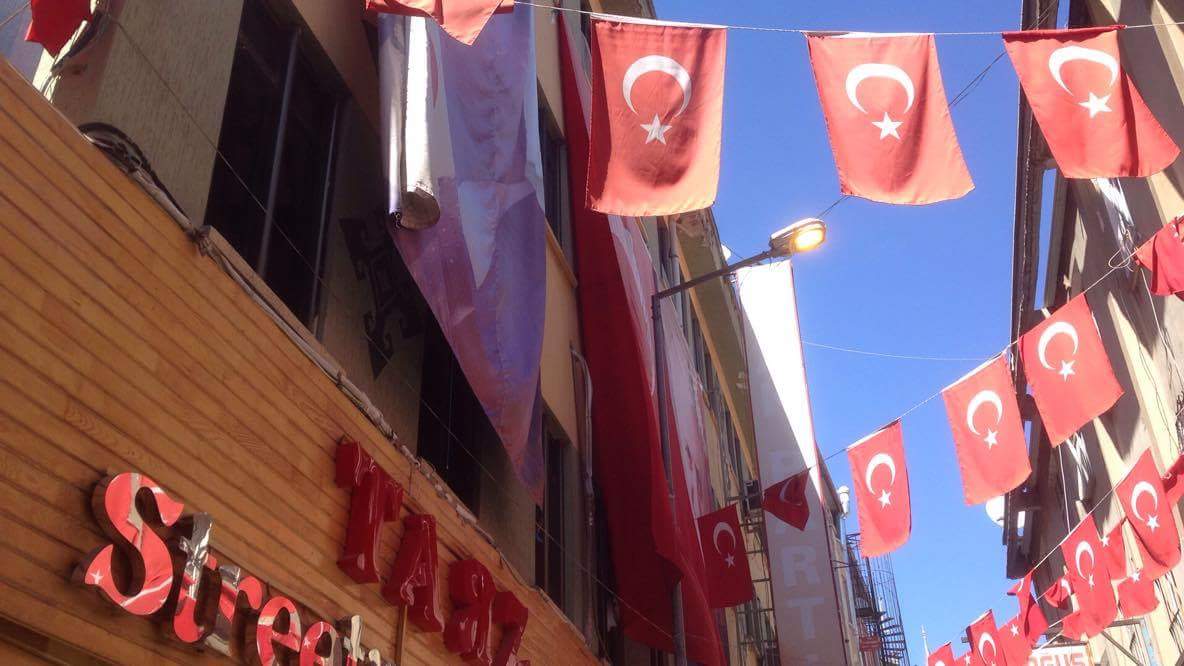 10 Gündür Gündüzleri Yanıyor