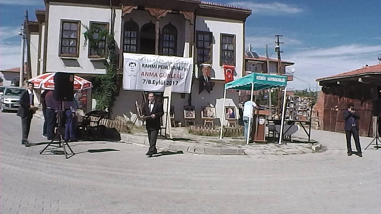 KRALLARIN RESSAMI ANILDI