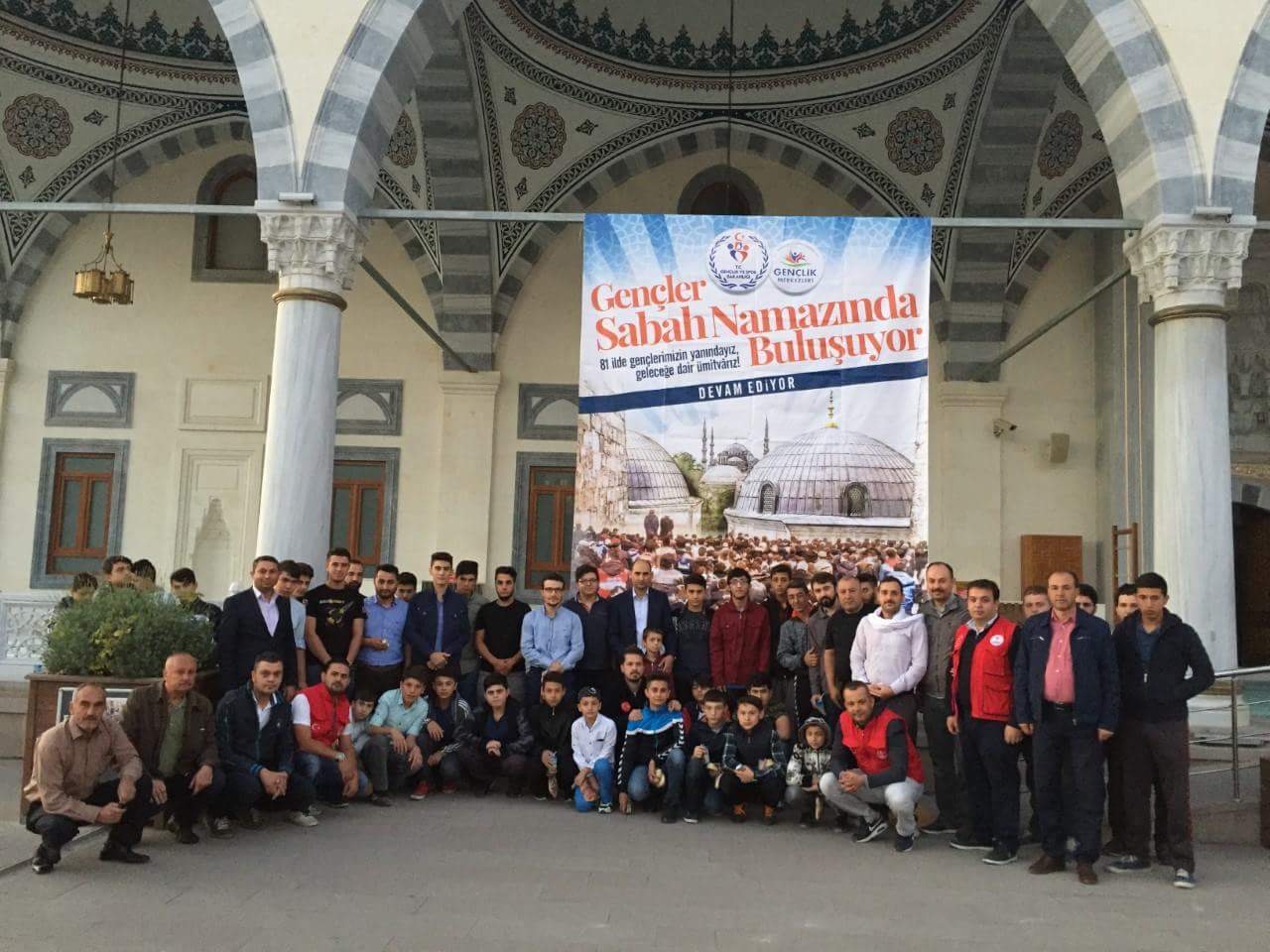 Gençler Sabah Namazında Buluşuyor