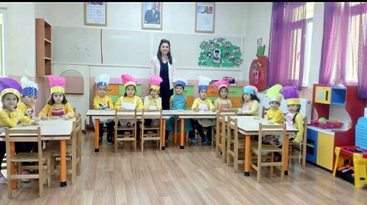 Minikler Aşure İkram Etti