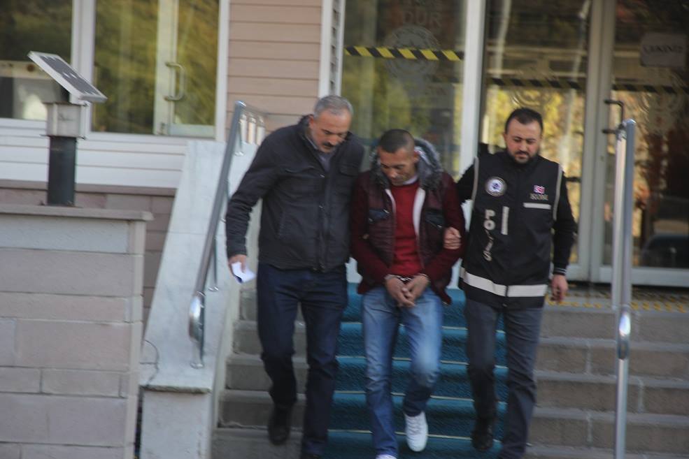 Cezaevi Firarisi Uyuşturucu Satarken Yakalandı