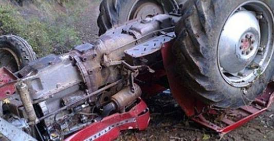 Devrilen Traktörün Altında Kalan Yaşlı Adam Öldü