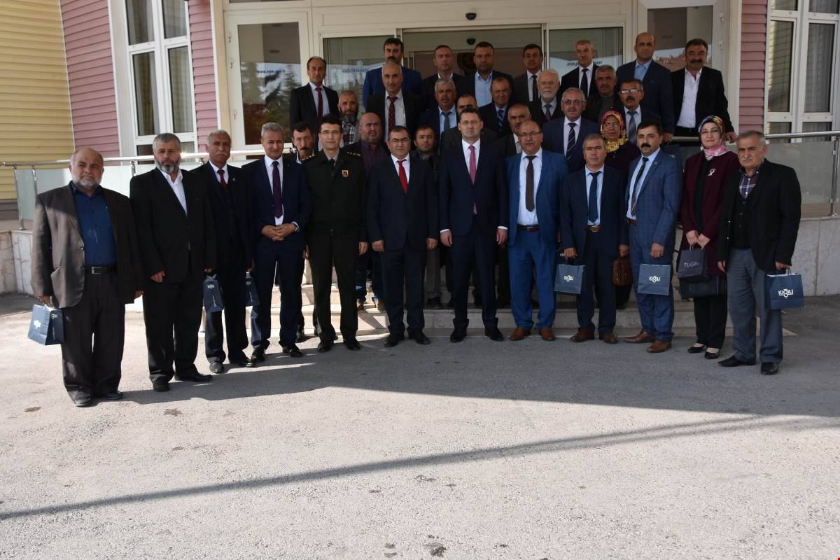 Muhtarlar Vali Haktankaçmaz ile Yemekte Buluştu