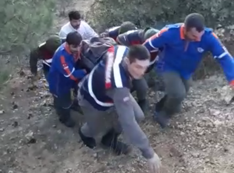 Dere Kenarında Mahsur Kalan Vatandaş Kurtarıldı