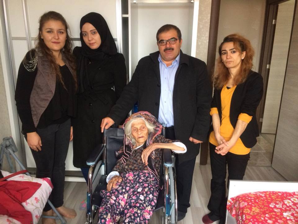 Fadime Yılmaz Nine’ye Tekerlekli Sandalye