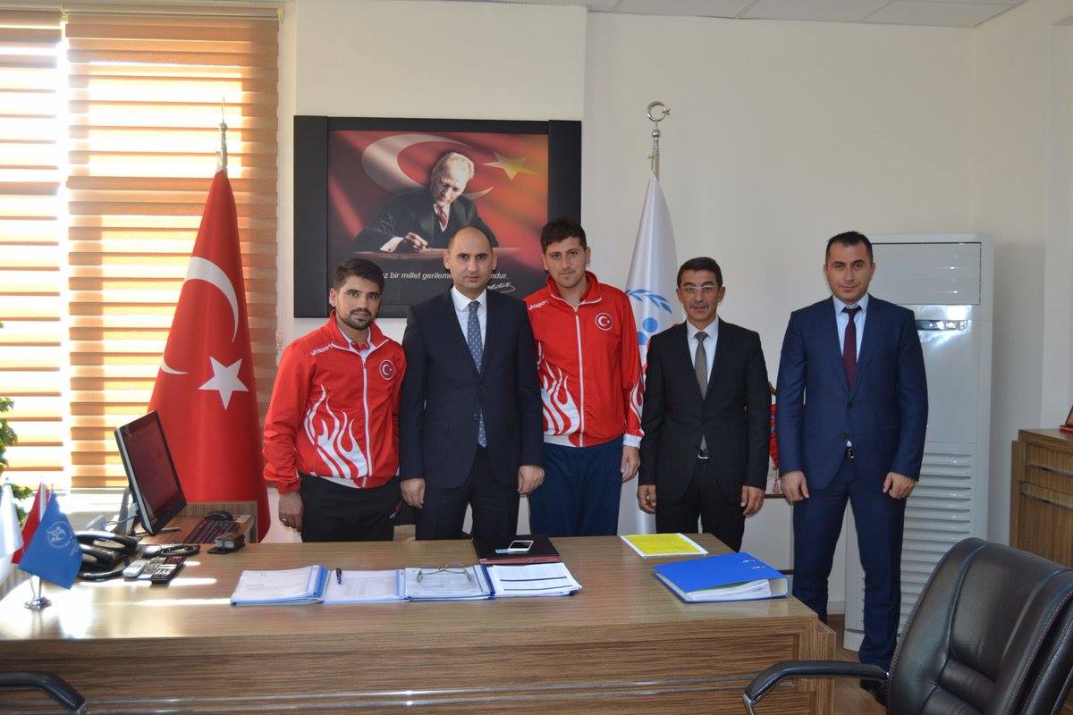 ŞAMPİYONLARDAN İL SPOR MÜDÜRÜ ÖZDEMİR’E ZİYARET