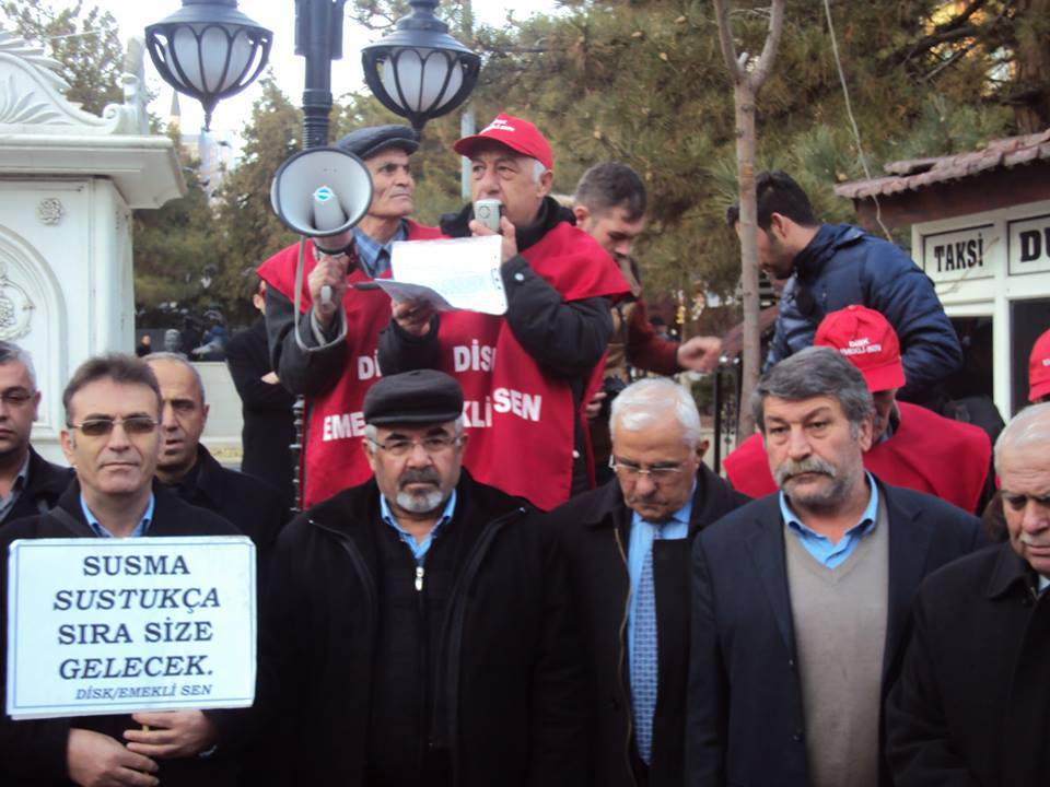 TÜM EMEKLİLERE EK ZAM YAPILMALIDIR