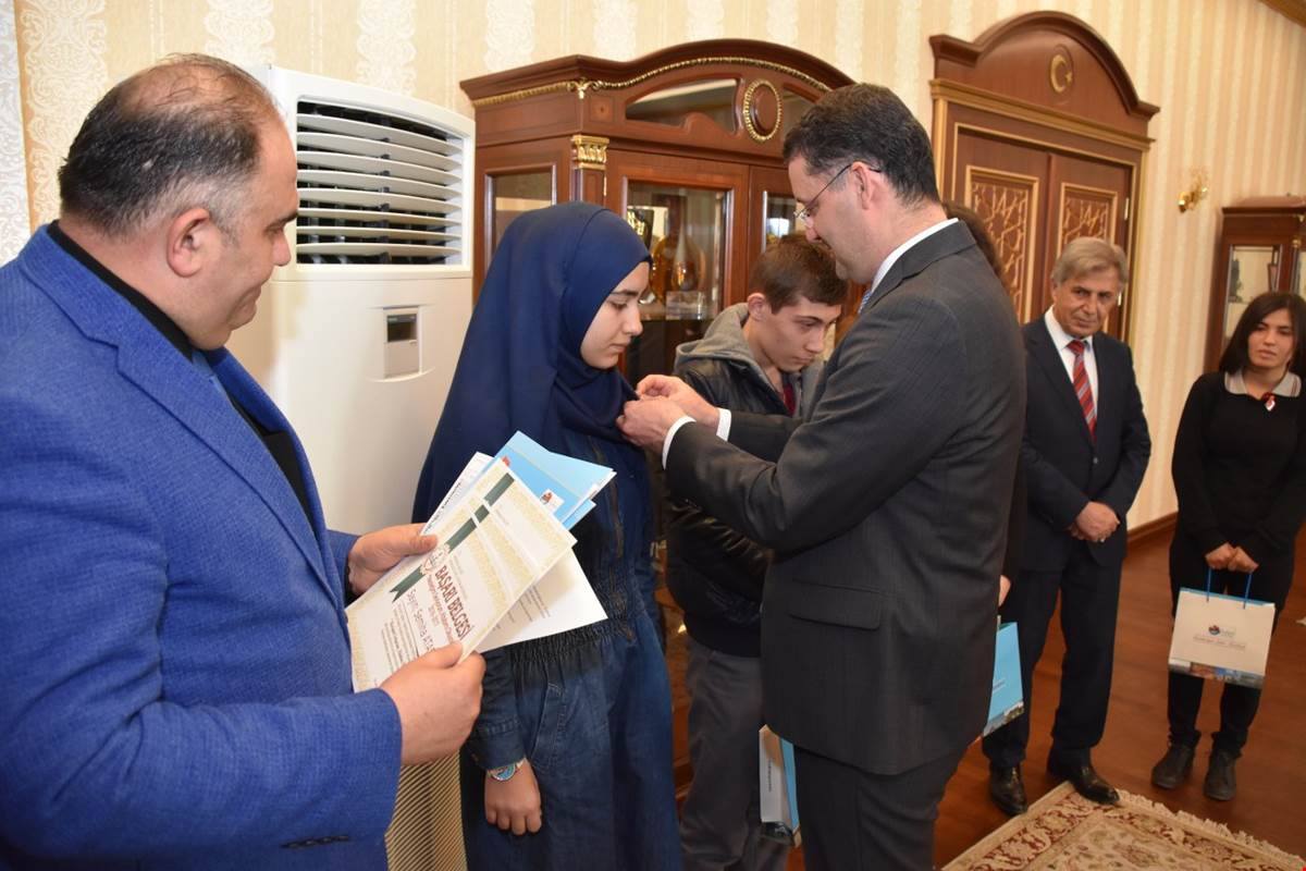 Vali Haktankaçmaz Dereceye Giren Öğrencileri Ödüllendirildi