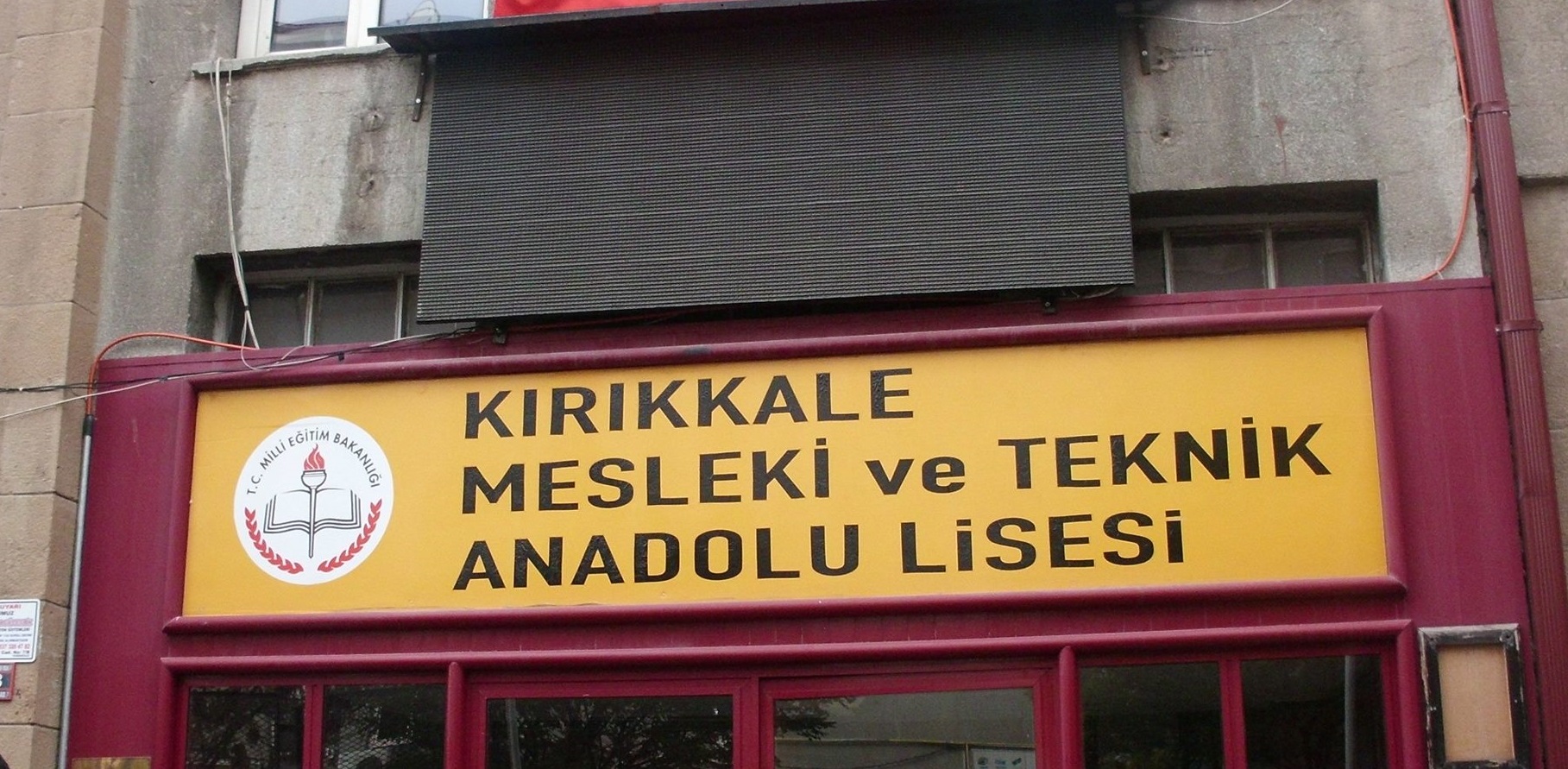 MESLEK LİSESİ KÜTÜPHANESİ HURDACIYA SATILIYOR