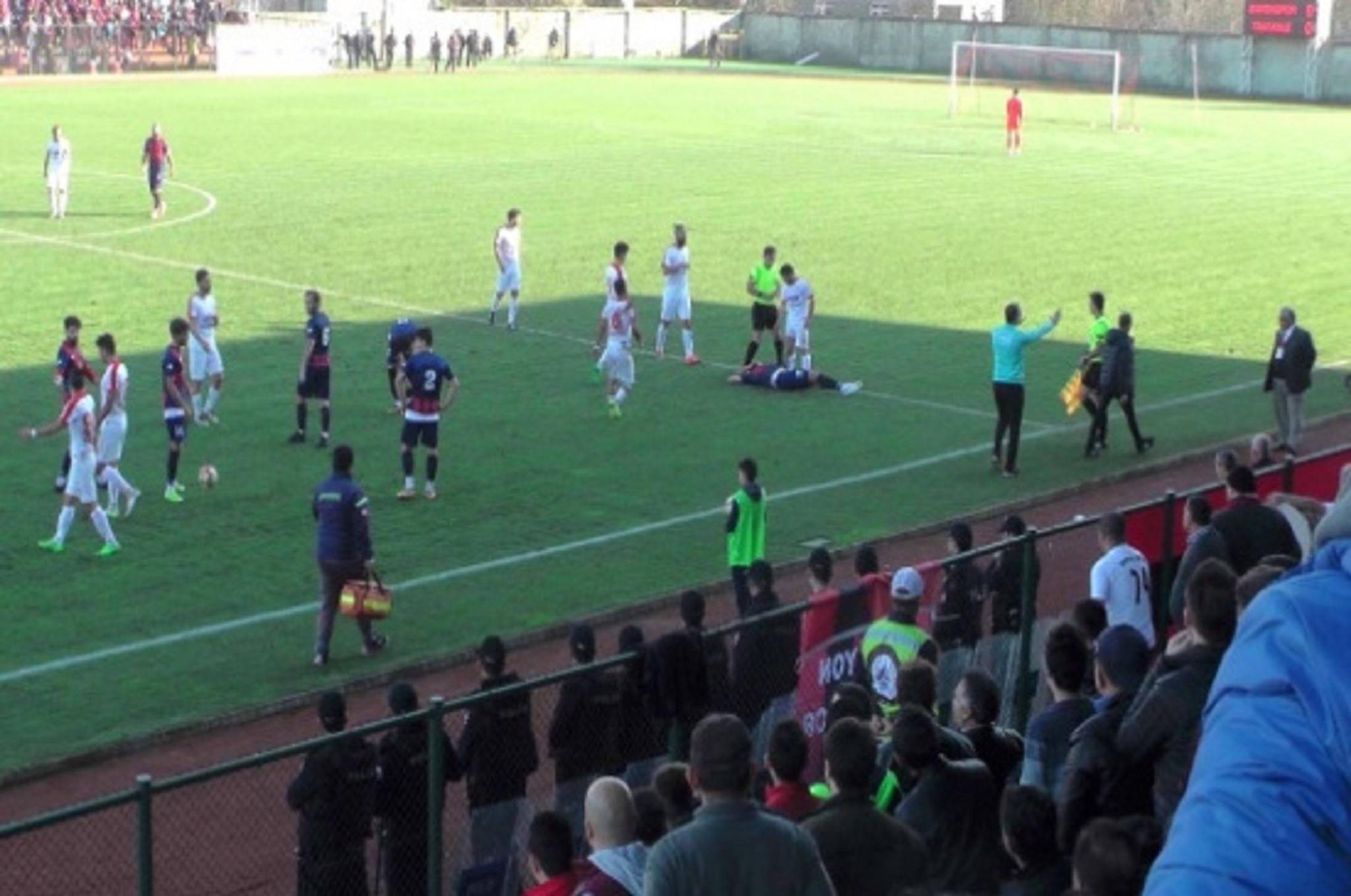 Bartın Taraftarlarından Kırıkkalespor Taraftarlarına Taşlı Saldırı