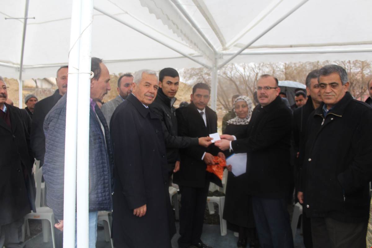 Keskin Kaymakamlığı Tarafından Dar Gelirli Vatandaşlara Süt İneği Dağıtıldı