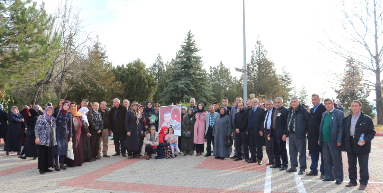 ŞEHİT ÖZGÜR MUTLU KABRİ BAŞINDA ANILDI