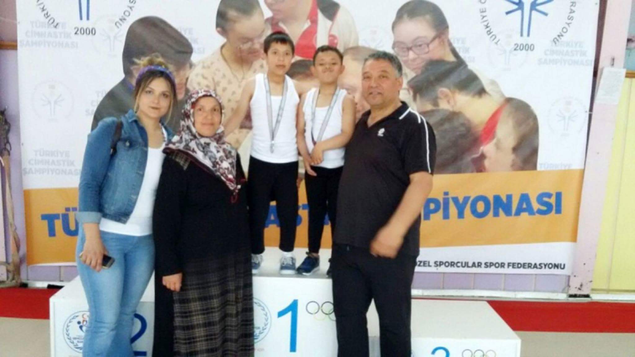 ÖZEL SPORCULAR İZMİR´DEN MADALYALARLA DÖNDÜLER