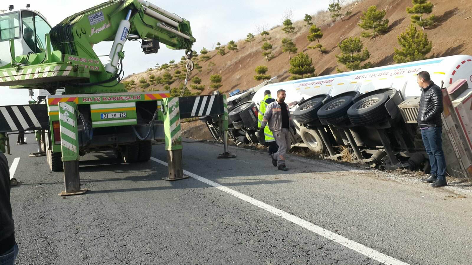 KIRIKKALE’DE LPG YÜKLÜ TIR DEVRİLDİ